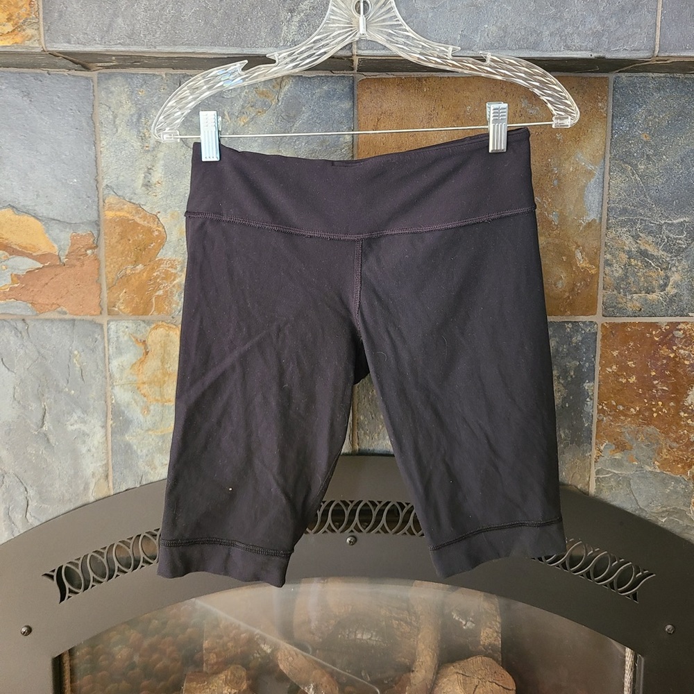 Lululemon Reversible Black Groove Biker Athletic Shorts Size 6/Small Short Lengt